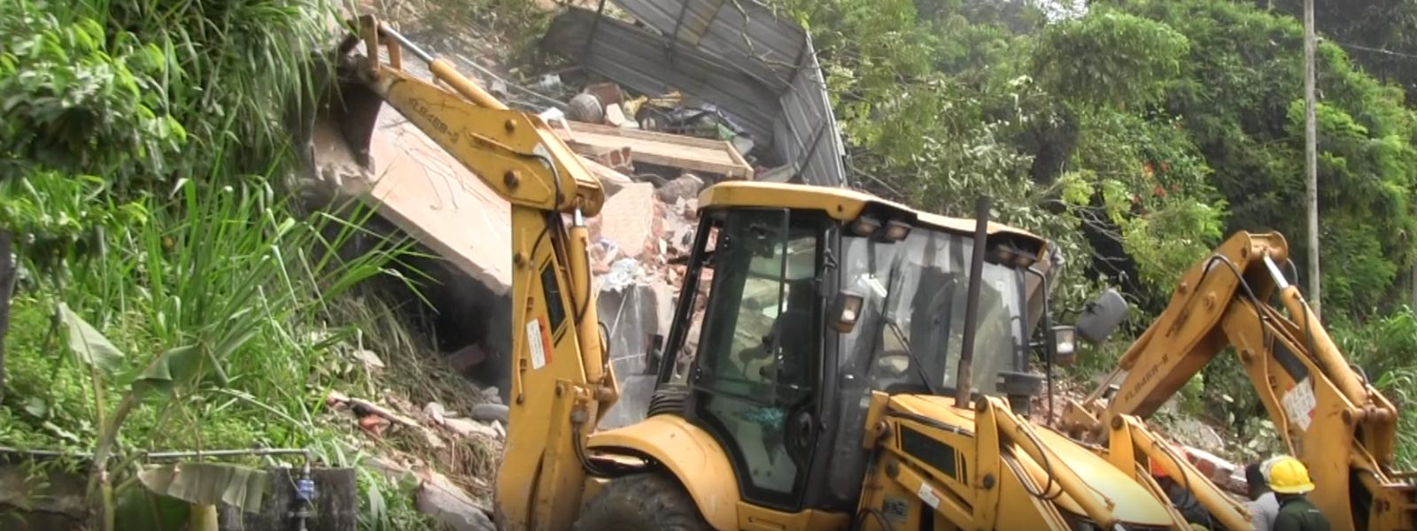 Rockfall in Kadugannawa;Rock Clearance & Underway